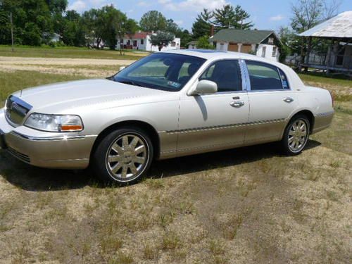 Lincoln town car signature series 2005