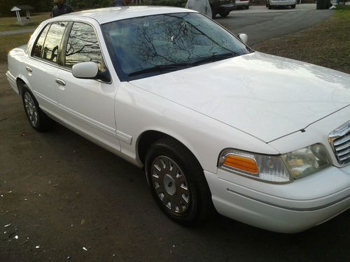 2003 ford crown victoria police interceptor sedan 4-door 4.6l