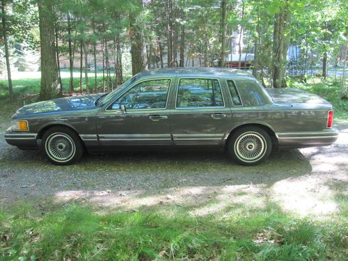 1991 Lincoln Town Car Executive Sedan - NO RESERVE - Southern Car in Wisconsin, US $2,500.00, image 3