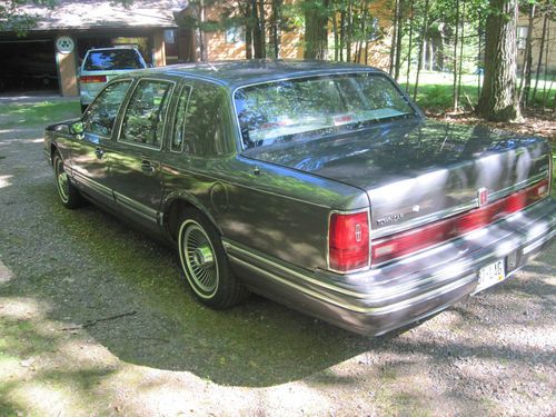 1991 Lincoln Town Car Executive Sedan - NO RESERVE - Southern Car in Wisconsin, US $2,500.00, image 4