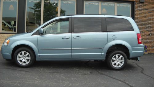 Manual rear entry wheelchair accessible vehicle