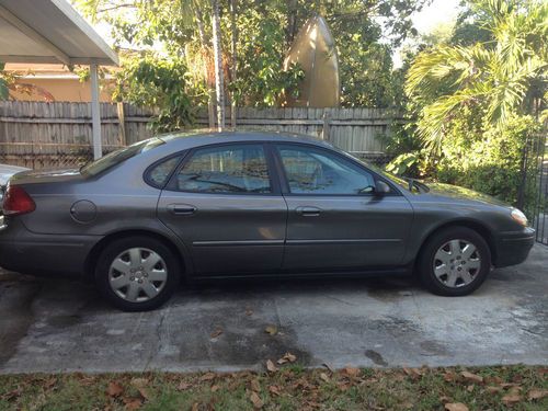 2005 ford taurus se sedan 4-door 3.0l