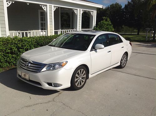 2011 toyota avalon limited - navagation system, moon roof, keyless start