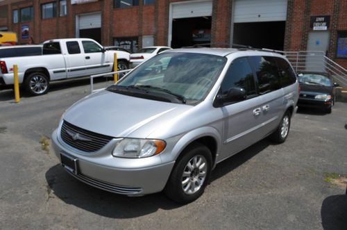Color blue excelen for a family van, low mileage 88,415