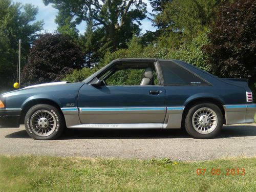 1987 ford mustang gt t-top