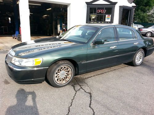 1998 lincoln town car signature sedan 4-door 4.6l