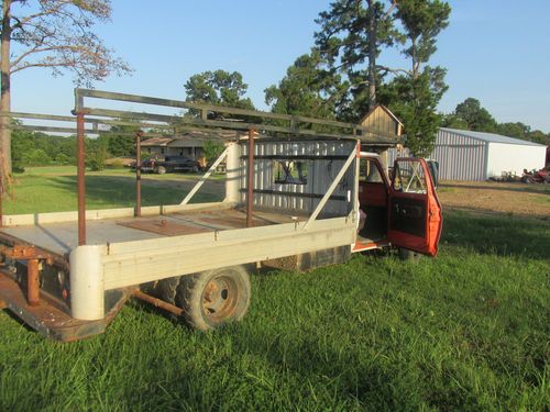 Ford f350 huge flatbed 330xd motor 4 speed runs but needs carburetor work