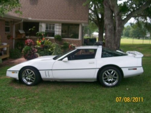 1986 chevrolet corvette base hatchback 2-door 5.7l