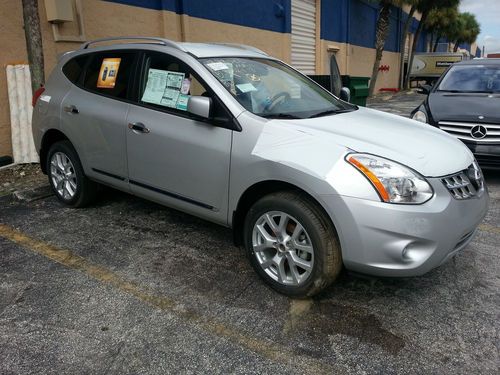 2012 Nissan Rogue SV Sport Utility 4-Door 2.5L, image 3