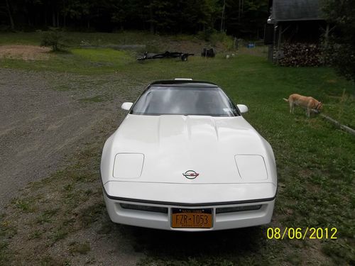 1986 corvette, white exterior, red leather interior, 4x3 manual, 37000 miles