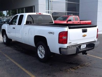 Low Reserve! 4X4 Ext Cab 8 foot long bed,5.3L, Excellent Condition, image 5