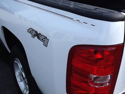 Low Reserve! 4X4 Ext Cab 8 foot long bed,5.3L, Excellent Condition, image 16