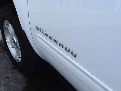 Low Reserve! 4X4 Ext Cab 8 foot long bed,5.3L, Excellent Condition, image 17