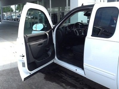 Low Reserve! 4X4 Ext Cab 8 foot long bed,5.3L, Excellent Condition, image 22