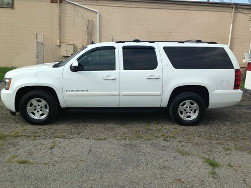 2007 Chevrolet Suburban 1500 LT Sport Utility 4-Door 5.3L. NO RESERVE, image 3