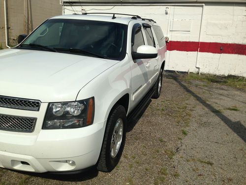 2007 Chevrolet Suburban 1500 LT Sport Utility 4-Door 5.3L. NO RESERVE, image 4