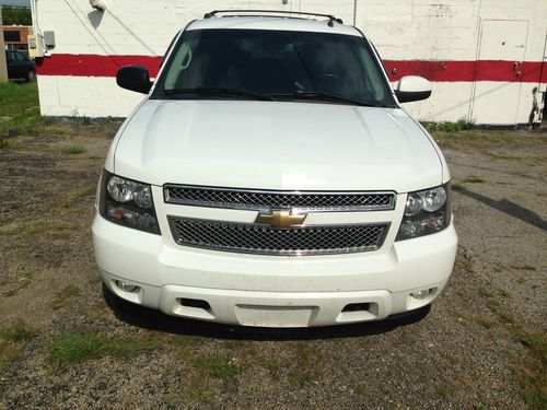 2007 Chevrolet Suburban 1500 LT Sport Utility 4-Door 5.3L. NO RESERVE, image 6