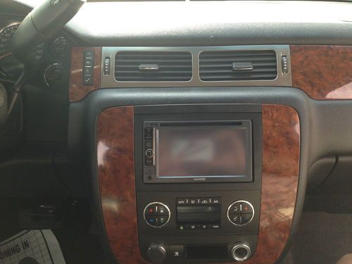 2007 Chevrolet Suburban 1500 LT Sport Utility 4-Door 5.3L. NO RESERVE, image 9