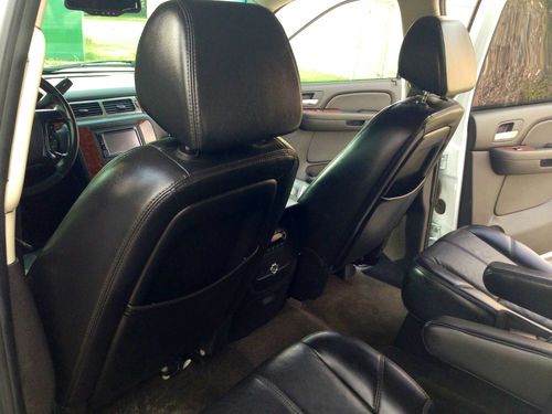 2007 Chevrolet Suburban 1500 LT Sport Utility 4-Door 5.3L. NO RESERVE, image 12