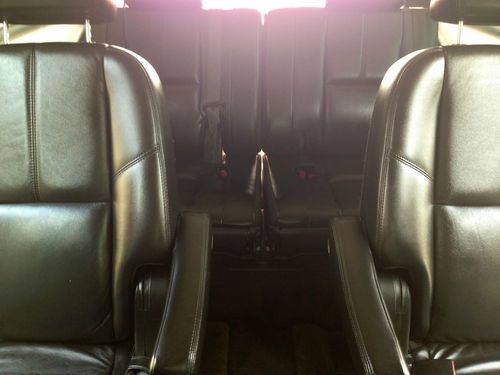 2007 Chevrolet Suburban 1500 LT Sport Utility 4-Door 5.3L. NO RESERVE, image 13