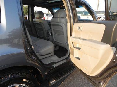 Touring NAV Leather Sunroof 3rd Row Rear DVD Back-Up Camera Heated Front Seats, image 27