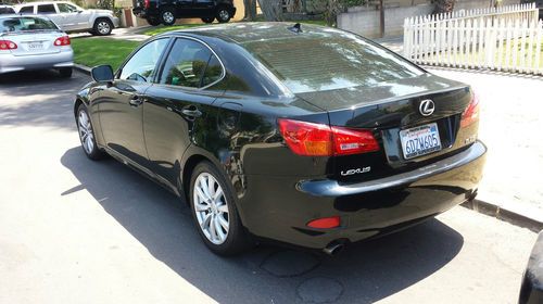 Leus IS 250 4 Door. Black leather. 2008 registered., image 3