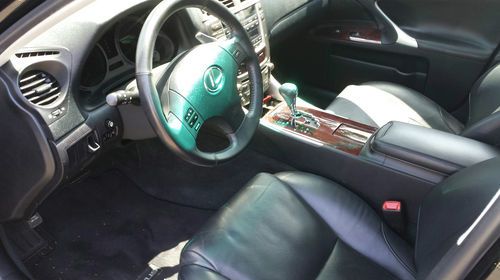 Leus IS 250 4 Door. Black leather. 2008 registered., image 4