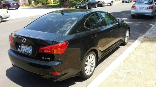 Leus IS 250 4 Door. Black leather. 2008 registered., image 5