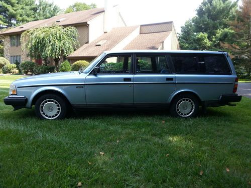 1992 volvo 240 base wagon 4-door 2.3l manual - 1 owner showroom condition