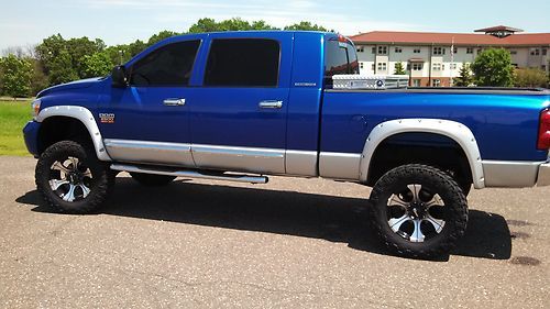 Dodge ram mega cab/ lifted / laramie/ electric blue/