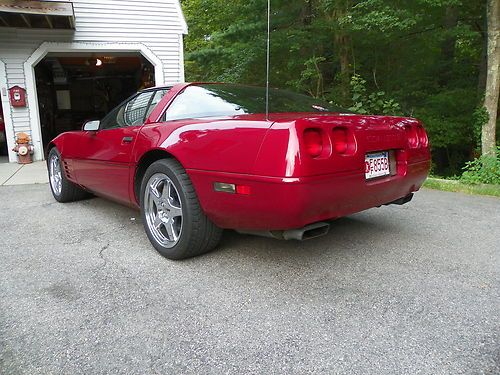 1992 chevrolet corvette base hatchback 2-door 5.7l