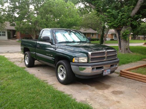 Extra clean dodge ram truck w/magnum v8, loaded, 6 speaker pioneer sound system