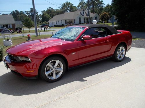 Mint 2010 mustang gt convertible premium only 1,300 miles garage kept