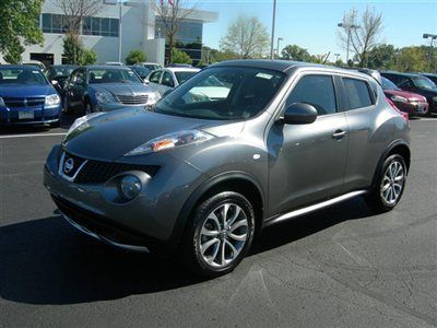 Pre-owned 2013 nissan juke sl fwd, navigation, rockford, usb, sunroof, 4170 mile