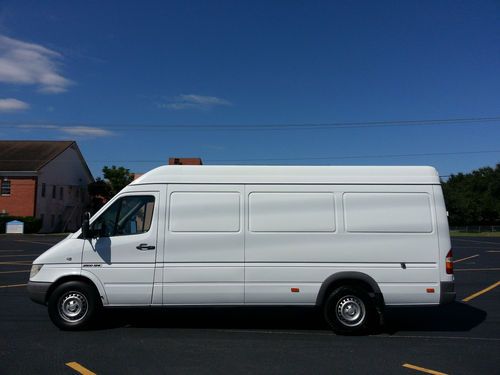 2006 freight liner high top extened cargo van freight liner diesel 133k miles