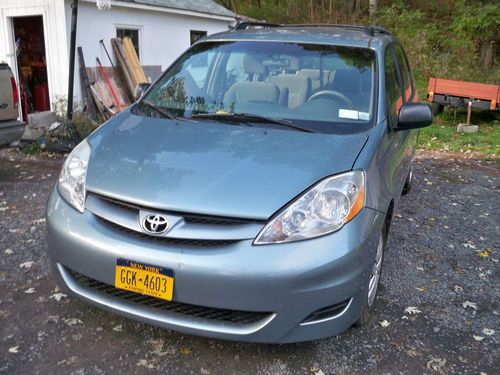 2008 toyota sienna ce 2wd mini van