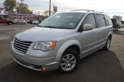 2008 chrysler town &amp; country touring 2 tv, dvd all power , no reserve