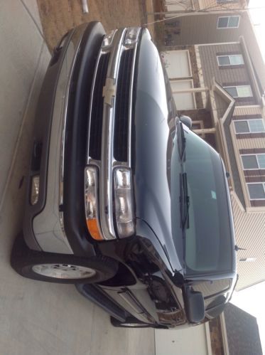 2005 chevrolet suburban 1500 lt sport utility 4-door 5.3l