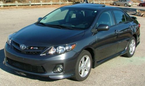 2012 toyota corolla s - manual trans.- navigation/backup camera