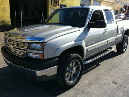 2005 chevrolet silverado 2500hd ls extended cab w/ tow pkg