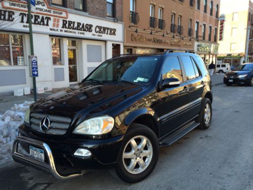 Low miles, good condition, v6, 4x4 black on black