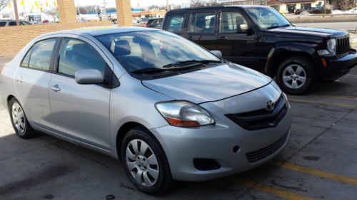 2007 Toyota Yaris Sedan, image 2