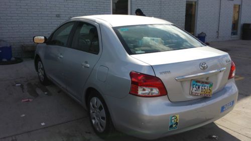 2007 Toyota Yaris Sedan, image 3