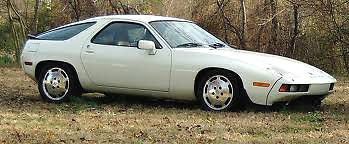 Porsche 928s white sports car