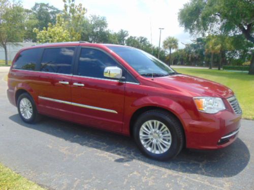 2013 &#034;limited&#034; only 8,400 miles - navi - sunroof - 2 tv&#039;s - heated leather -