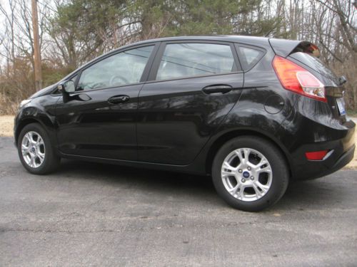 2014 ford fiesta 5-door hatch se for sale by original owner - like new condition