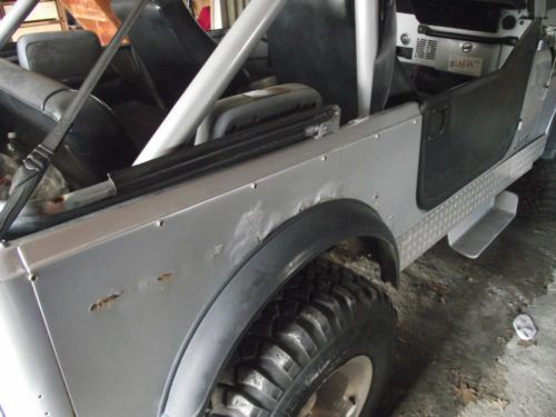 1986 cj7 jeep ,51,000 miles 258 engine , no radio , no top , has bikini top and