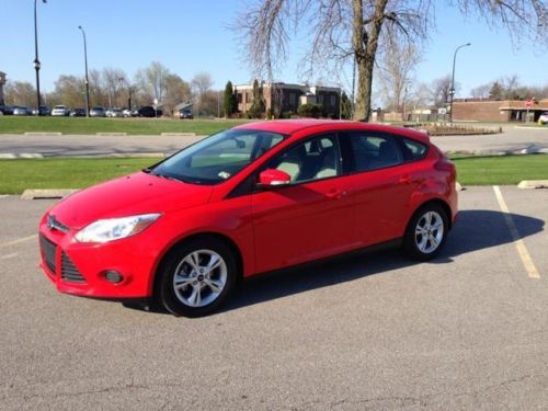 2014 ford focus se. red. 500 miles. used