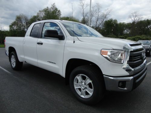 New 2014 tundra double cab sr5 4.6l v8 4x4 rear view camera alloys bedliner 4wd