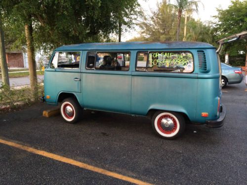 1974 volkswagen transporter bus